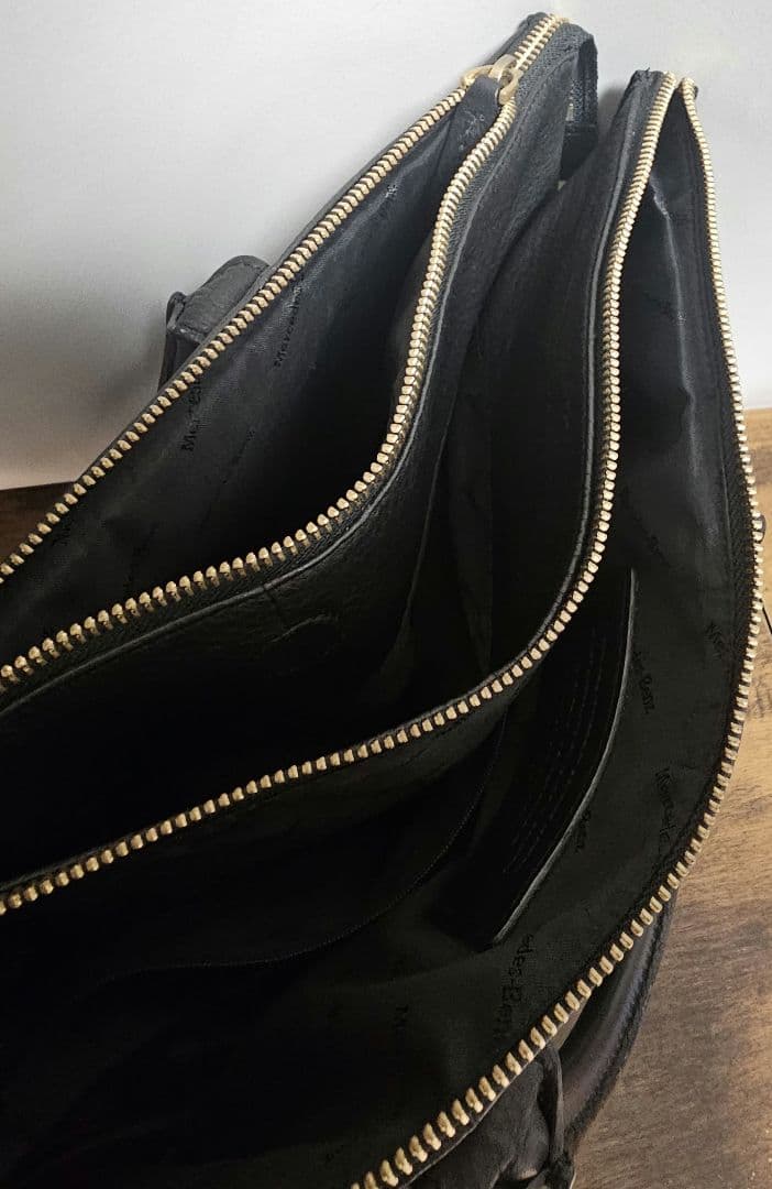 【ほぼ使用せず】 メルセデスベンツ × ブリー コラボ　ビジネスバッグ 本革 黒