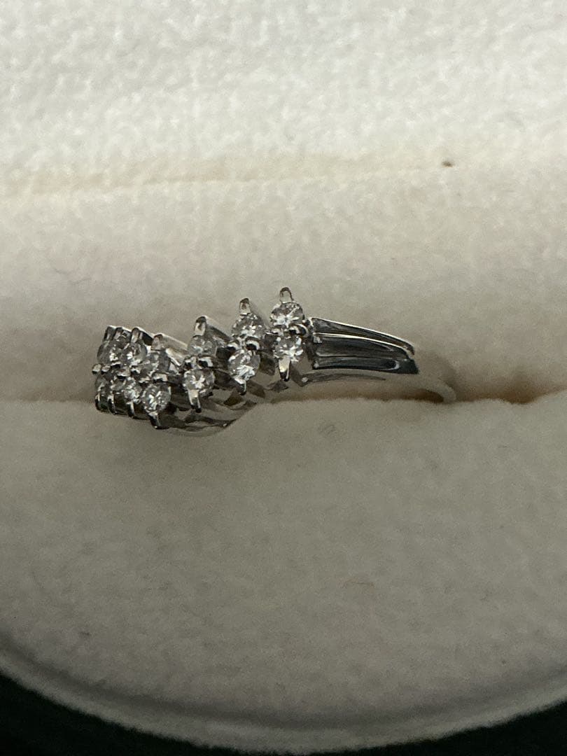 咲*子様 刻印有り！本物保証！PT900 ダイヤ0.29ct Vリング！