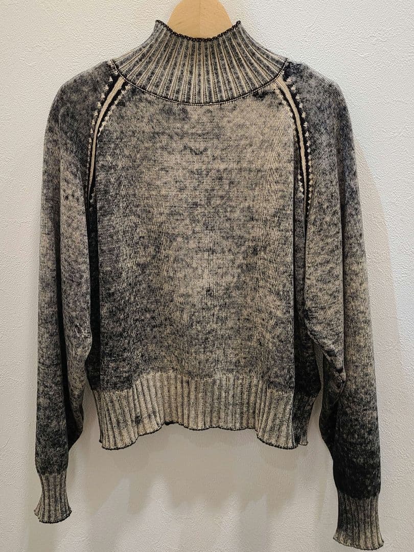 ハイネックセーター(ベージュ)