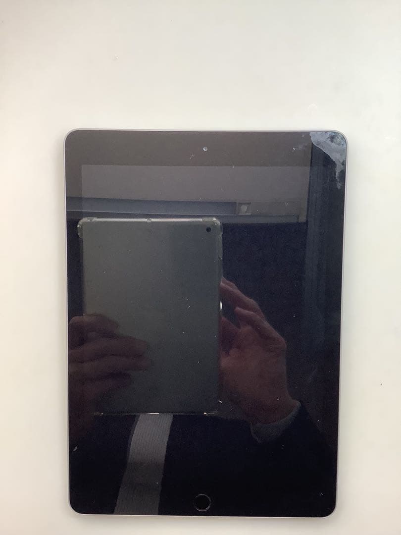 Apple 第6世代iPad Wi-Fiモデル 32GB スペースグレイ