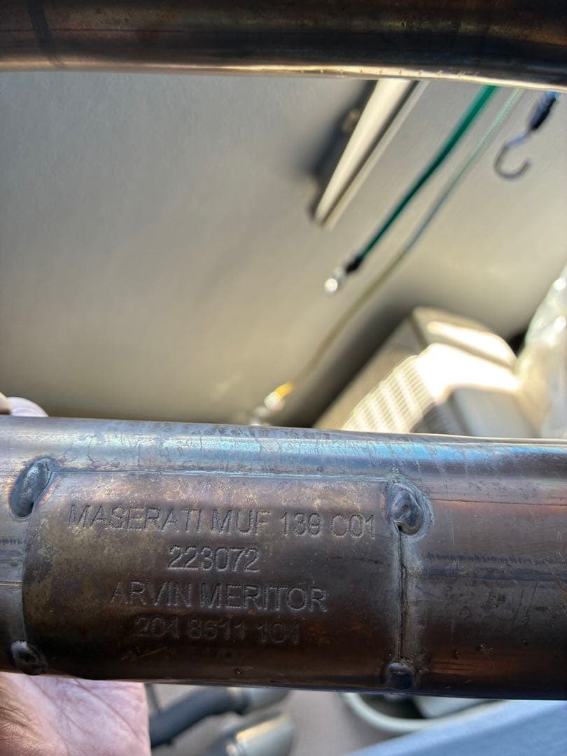 マセラティクワトロポルテ4.2 2007年式スポーツＧT 純正マフラー部品