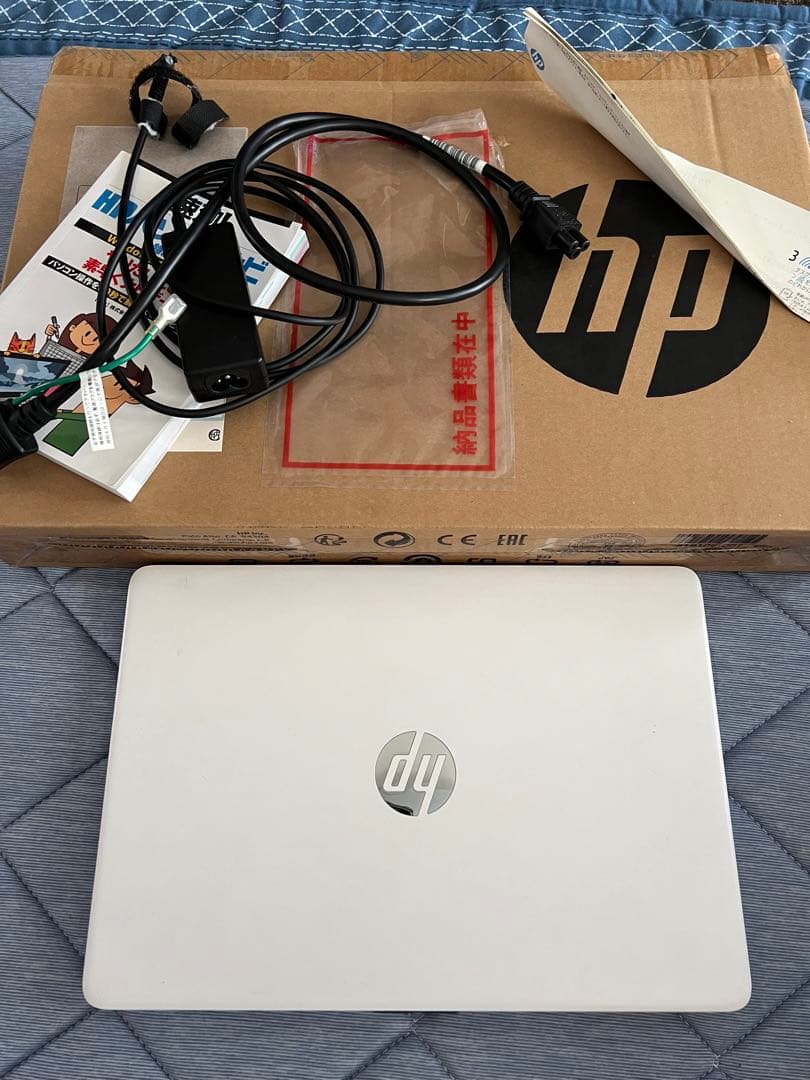 hpノートパソコン　Ａ4 白