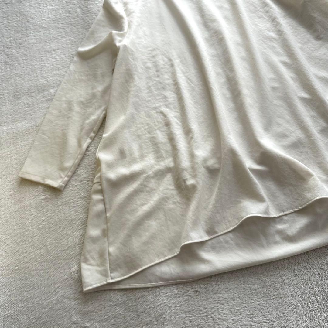 美品　BEARDSLEY ビアズリー 後ろドレープTブラウス　アイボリー　フリー