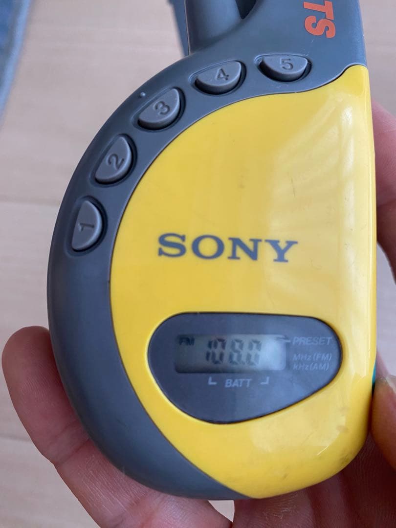 SONY SPORTS ラジオ　グレー/イエロー