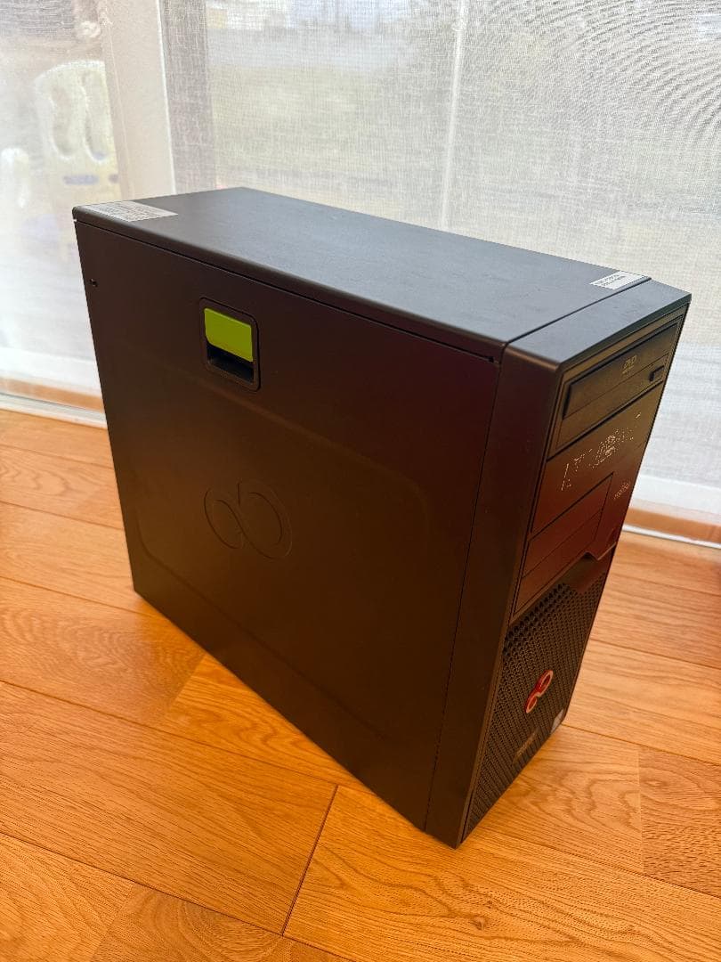 Fujitsu PRIMERGY TX130 M1 サーバー