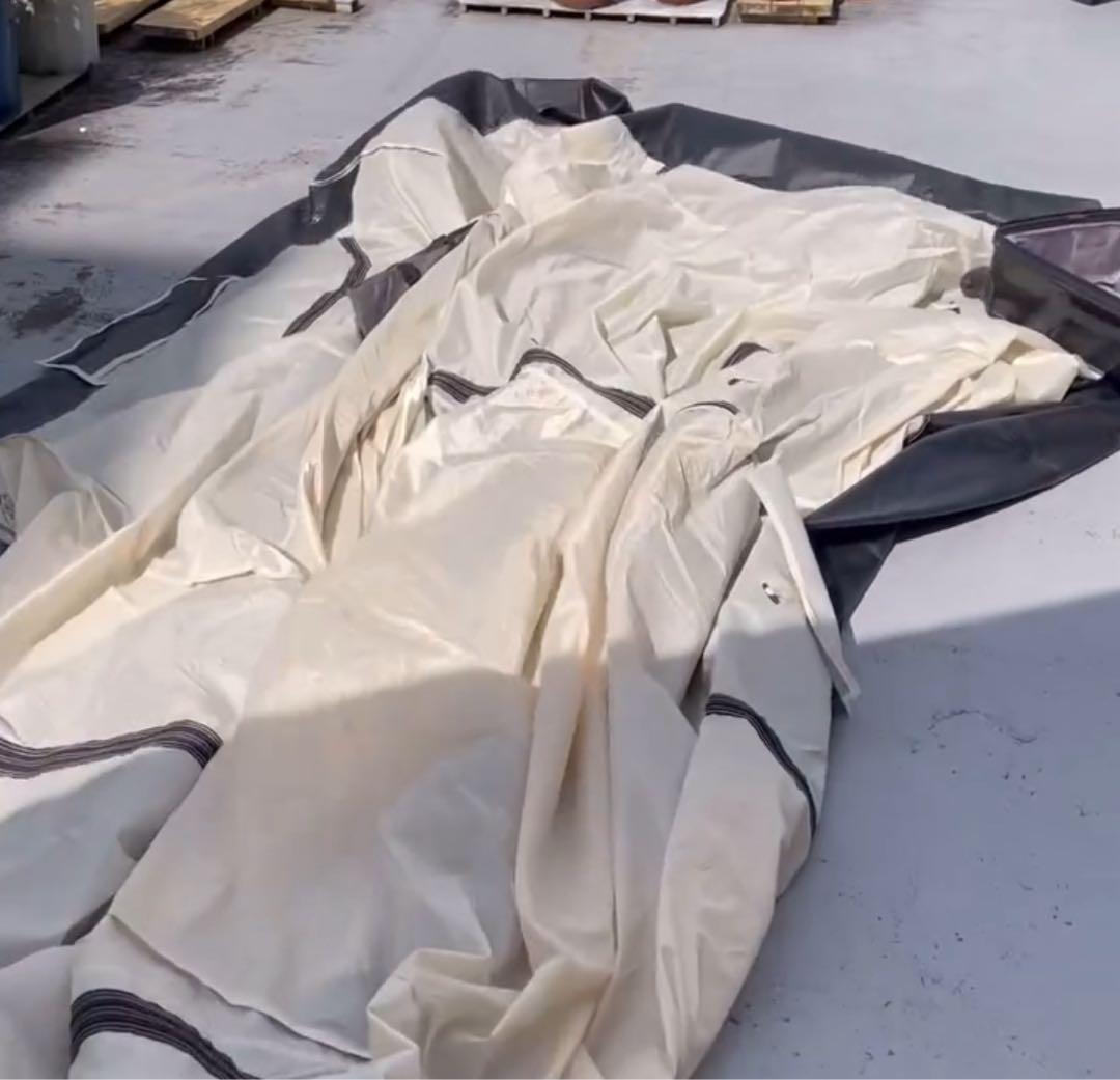 Colemanブラック ドーム型キャンプテント