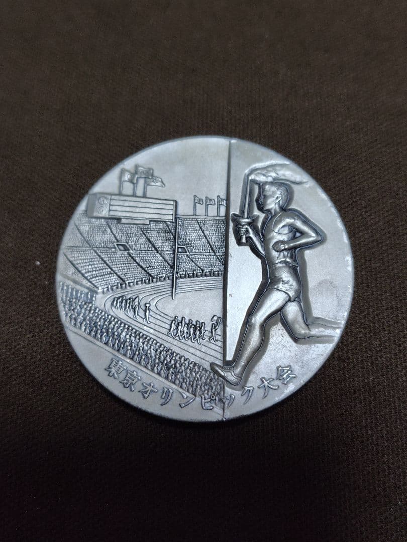 準銀メダル　　約130グラム