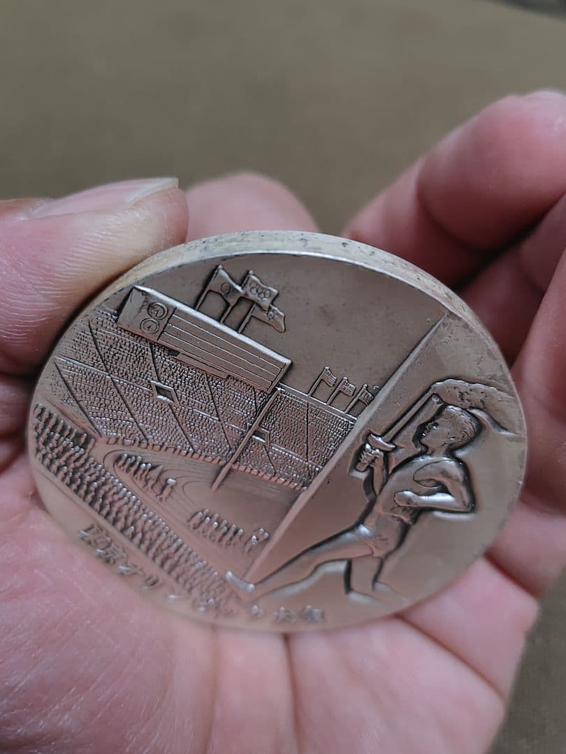 準銀メダル　　約130グラム