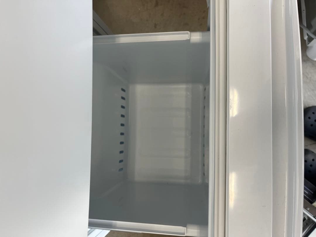 送料込み ノンフロン冷凍冷蔵庫 YRZ-F15L 156L 識別T