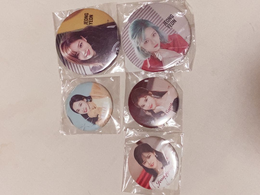 Twice まとめ売り グッズ アルバム トレカ 缶バッジ うちわ