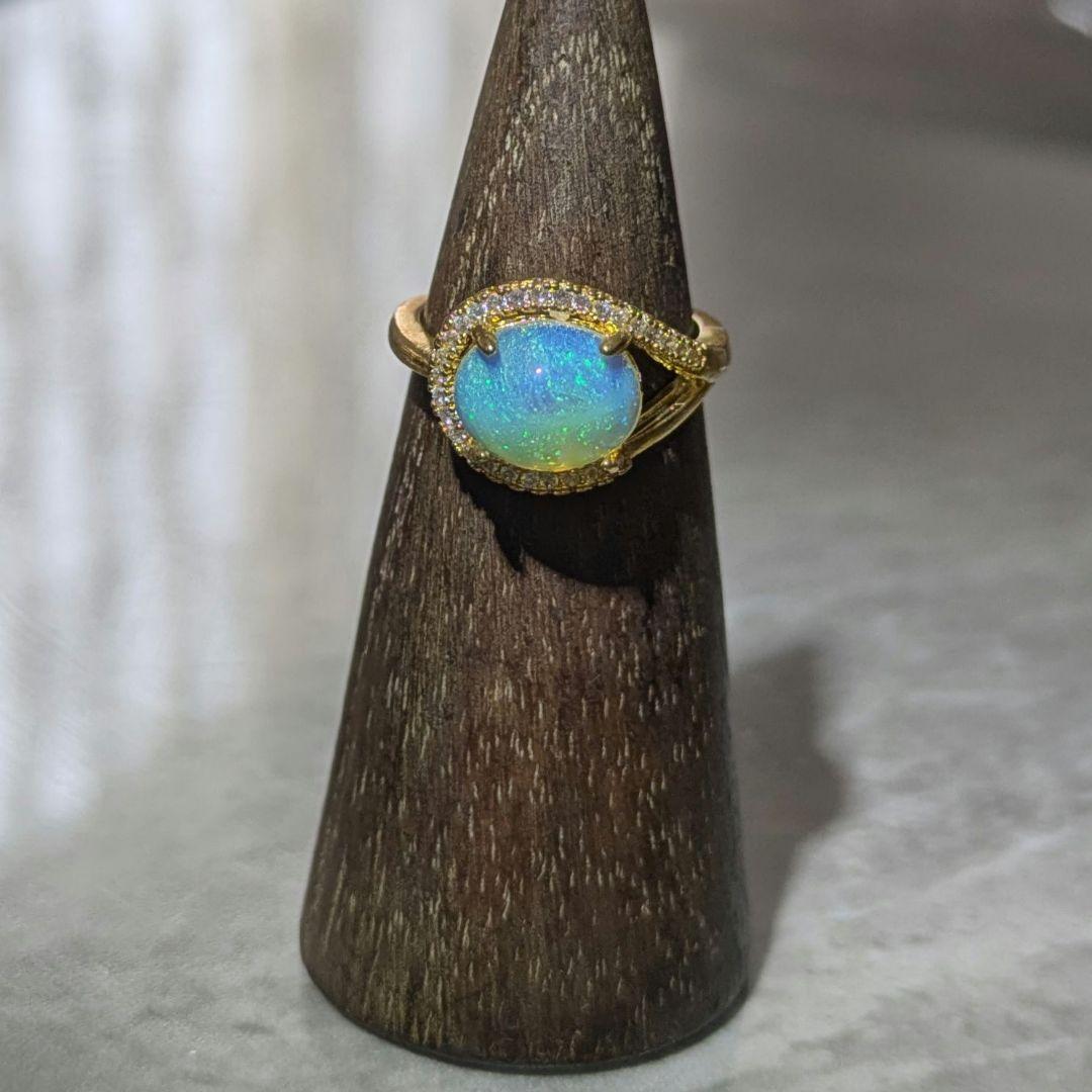 天然石大粒オパールピンファイア ゴールドカラーフリーサイズエレガントリング