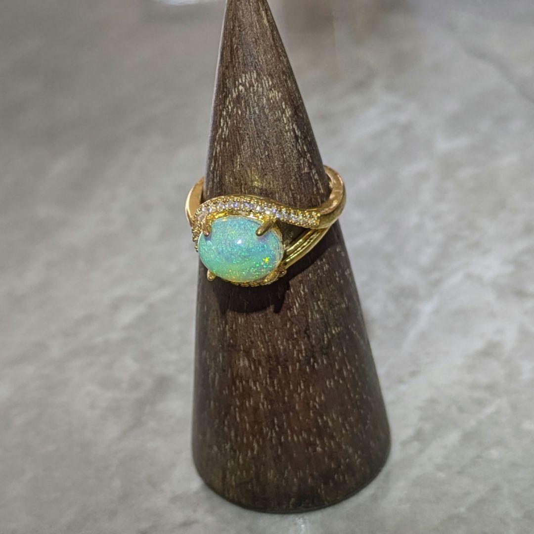 天然石大粒オパールピンファイア ゴールドカラーフリーサイズエレガントリング