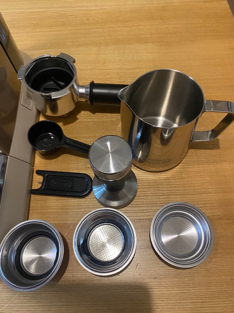 デロンギ　デディカ アルテ エスプレッソ・カプチーノメーカー ※注意点あり