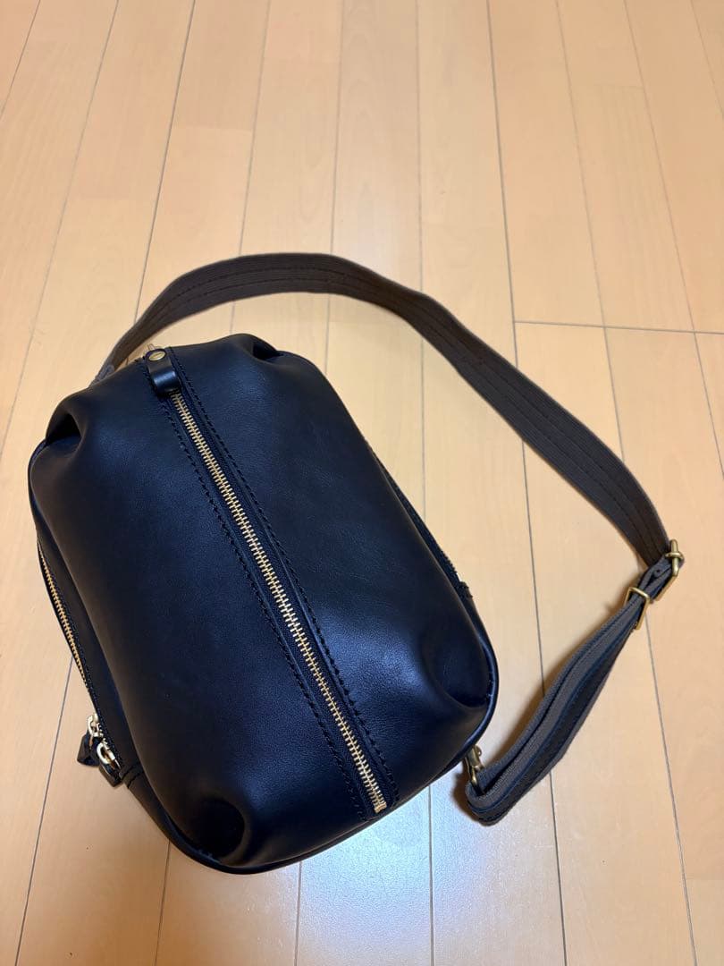 HERZ 立体ポケットボディバッグ