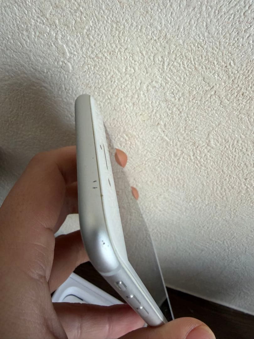 iPhone 8 シルバー　64GB バッテリー97%