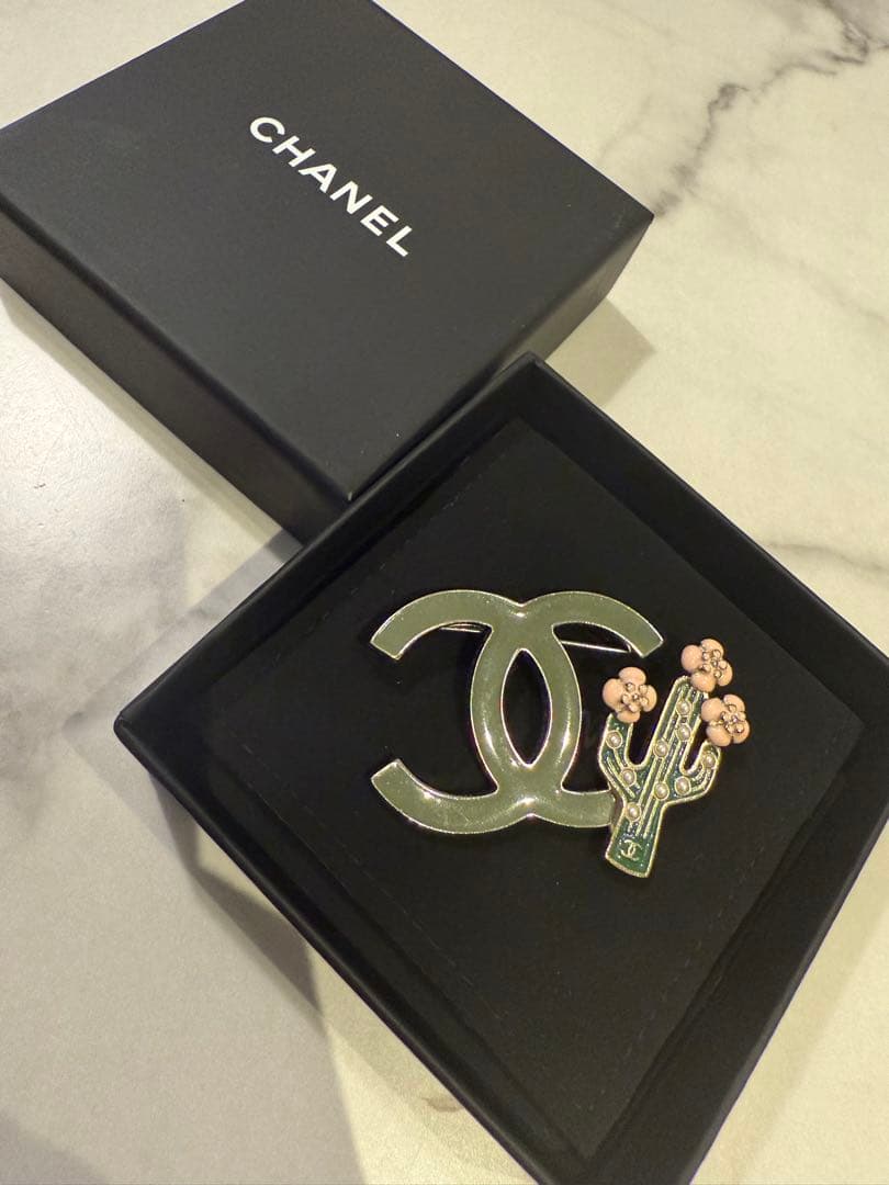 シャネル　サボテン　ブローチ