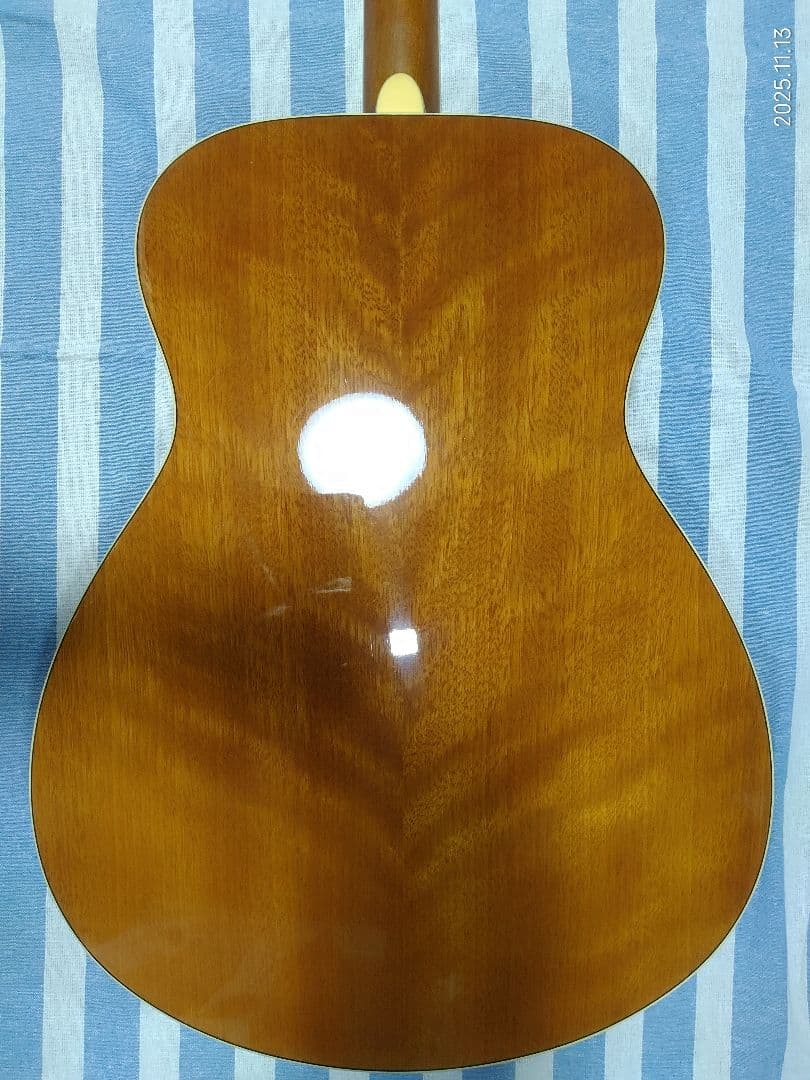 YAMAHAのフォークタイプのアコースティックギターFS720TBS美品です。