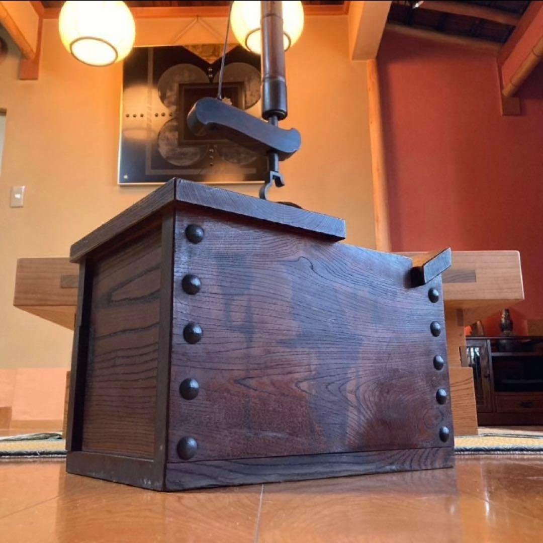 古い銭箱 千両箱 金庫 貯金箱 木箱 欅 木製 鉄 時代物 レトロ アンティーク