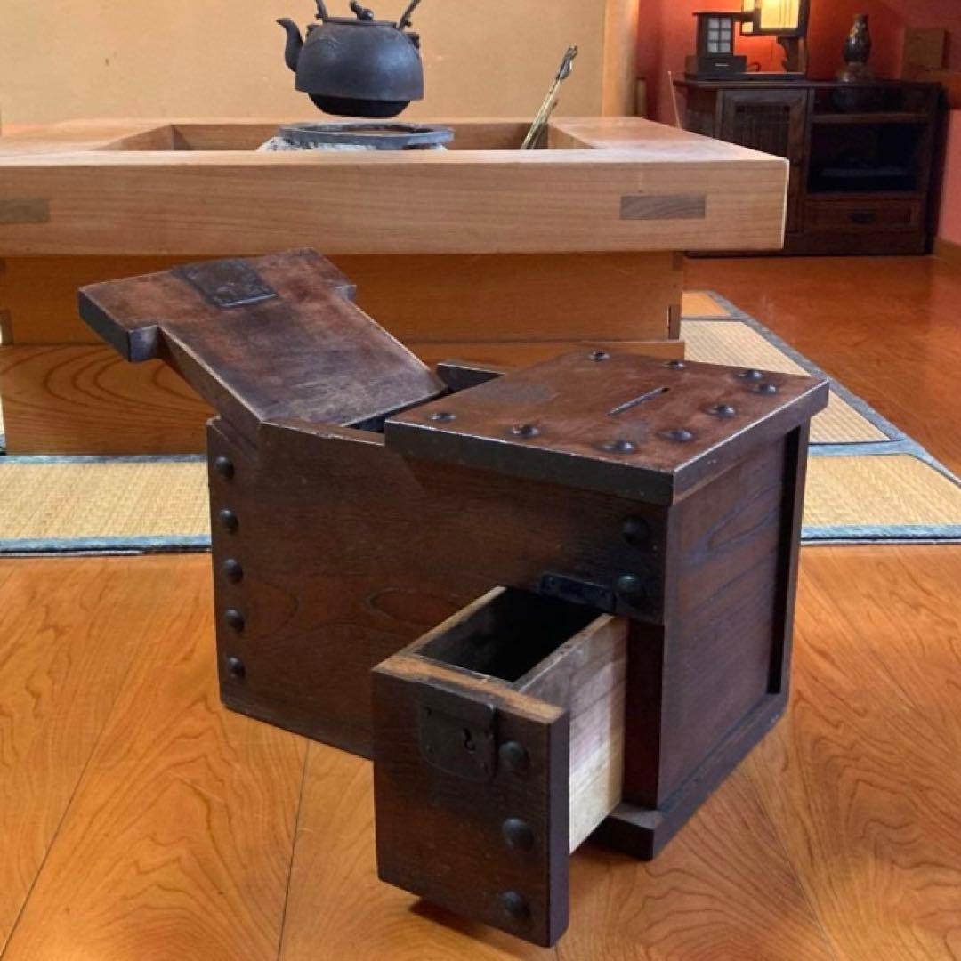 古い銭箱 千両箱 金庫 貯金箱 木箱 欅 木製 鉄 時代物 レトロ アンティーク