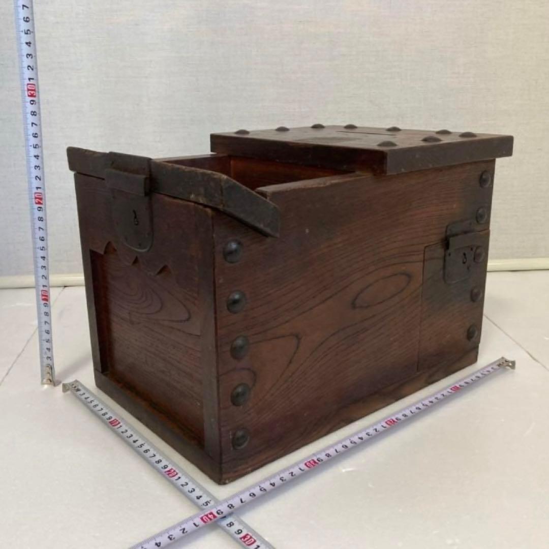 古い銭箱 千両箱 金庫 貯金箱 木箱 欅 木製 鉄 時代物 レトロ アンティーク