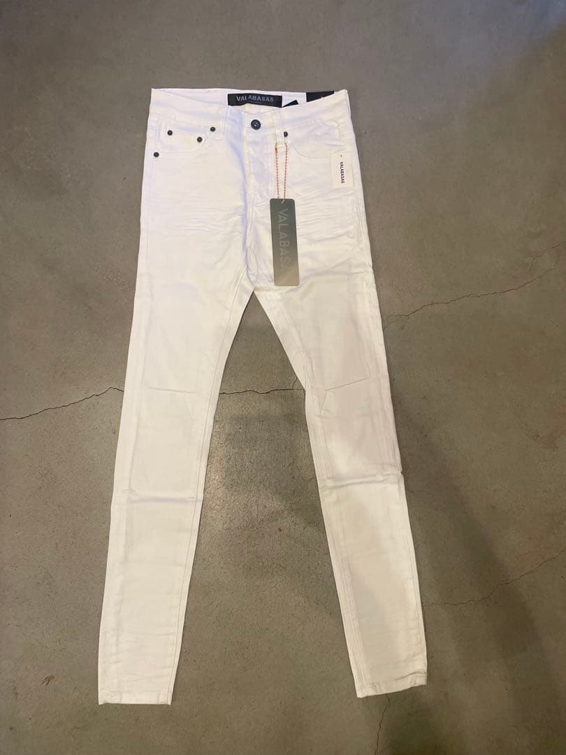 【新品】 VALABASAS スキニー ホワイト サイズ28 早い者勝ち‼️