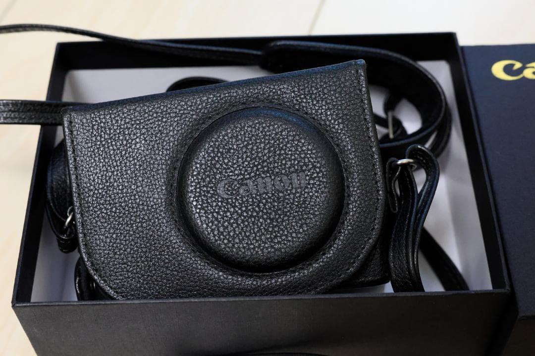 Canon PowerShot S100 コンパクトデジカメ（ストラップ付き）