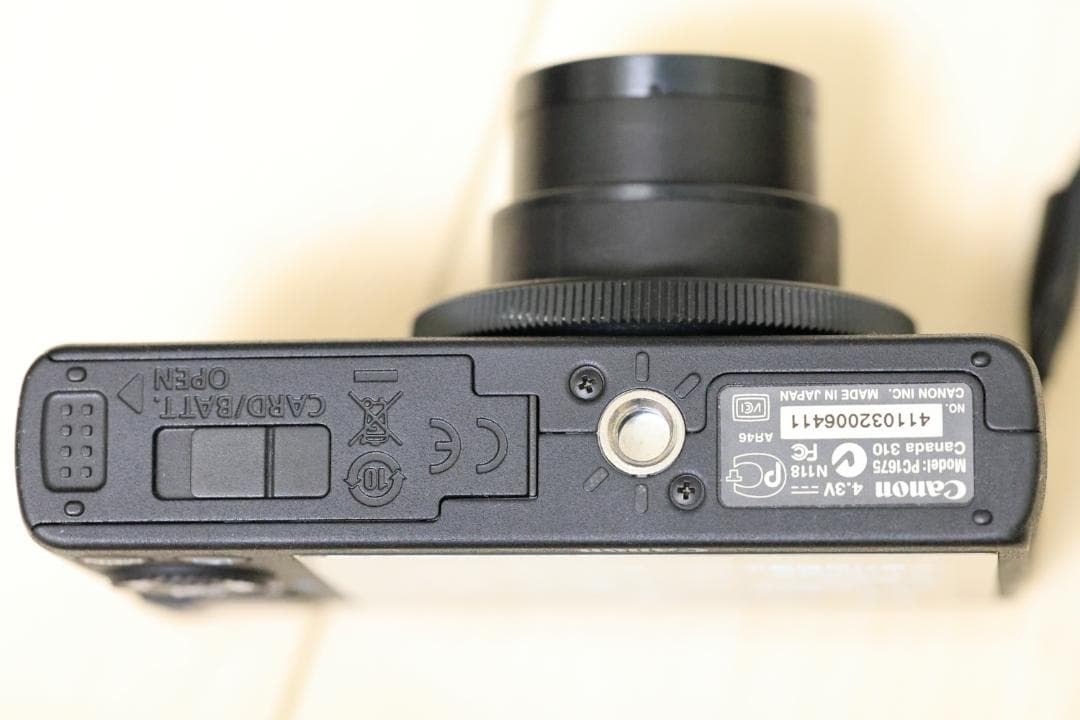 Canon PowerShot S100 コンパクトデジカメ（ストラップ付き）