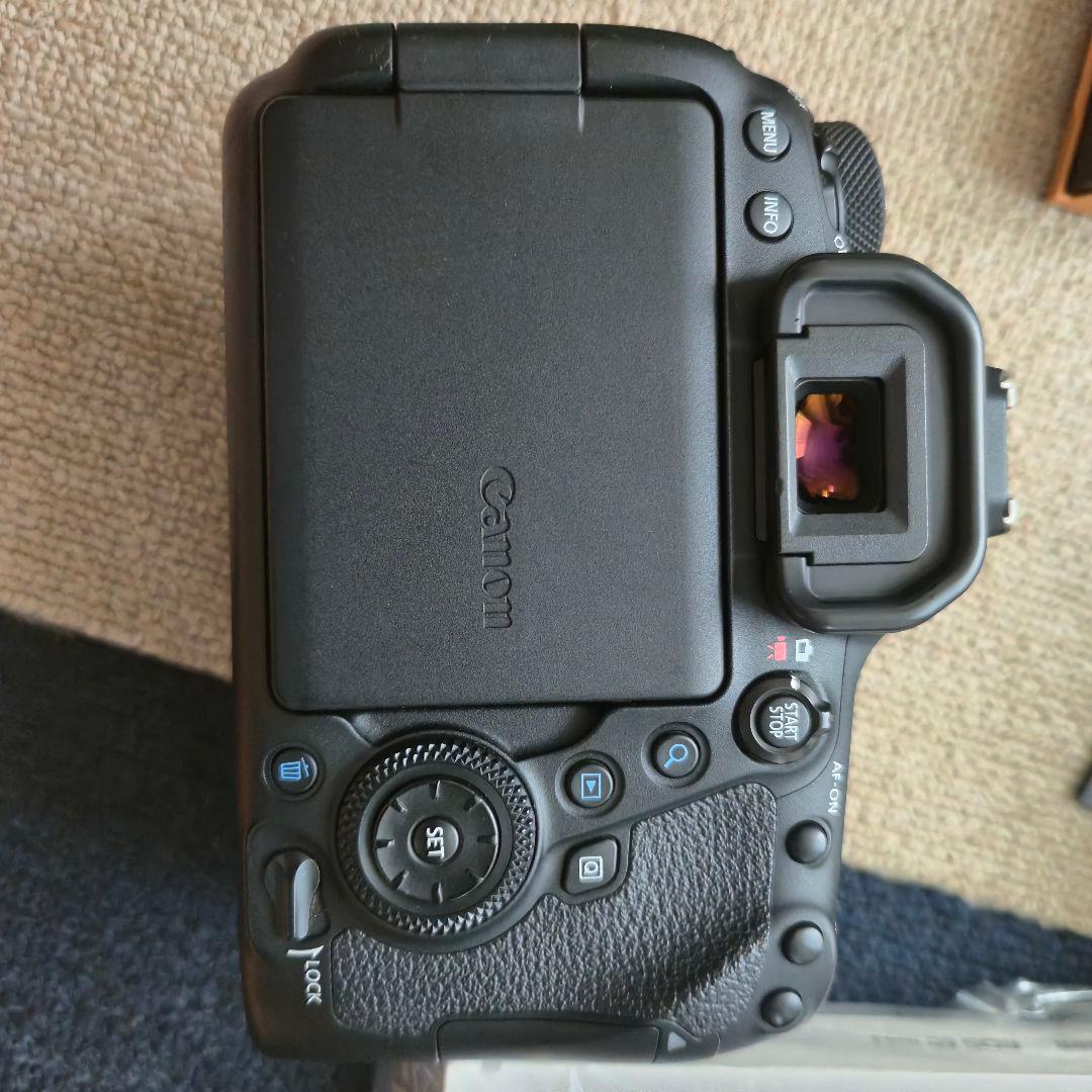 み*ん様 canon EOS 6D Mark II ボディ