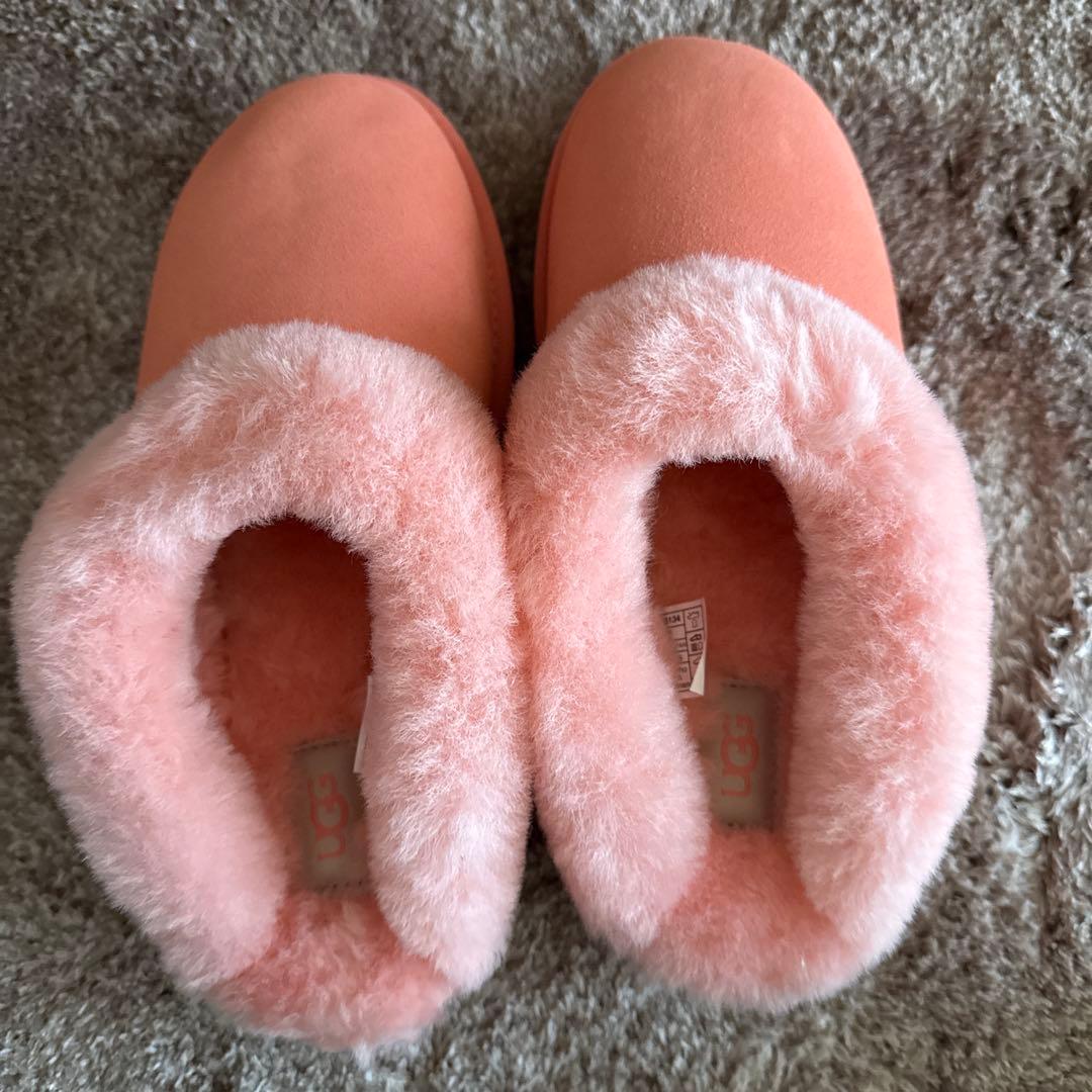 UGG ピンクのムートンサンダル　未使用　サイズ39 25cm