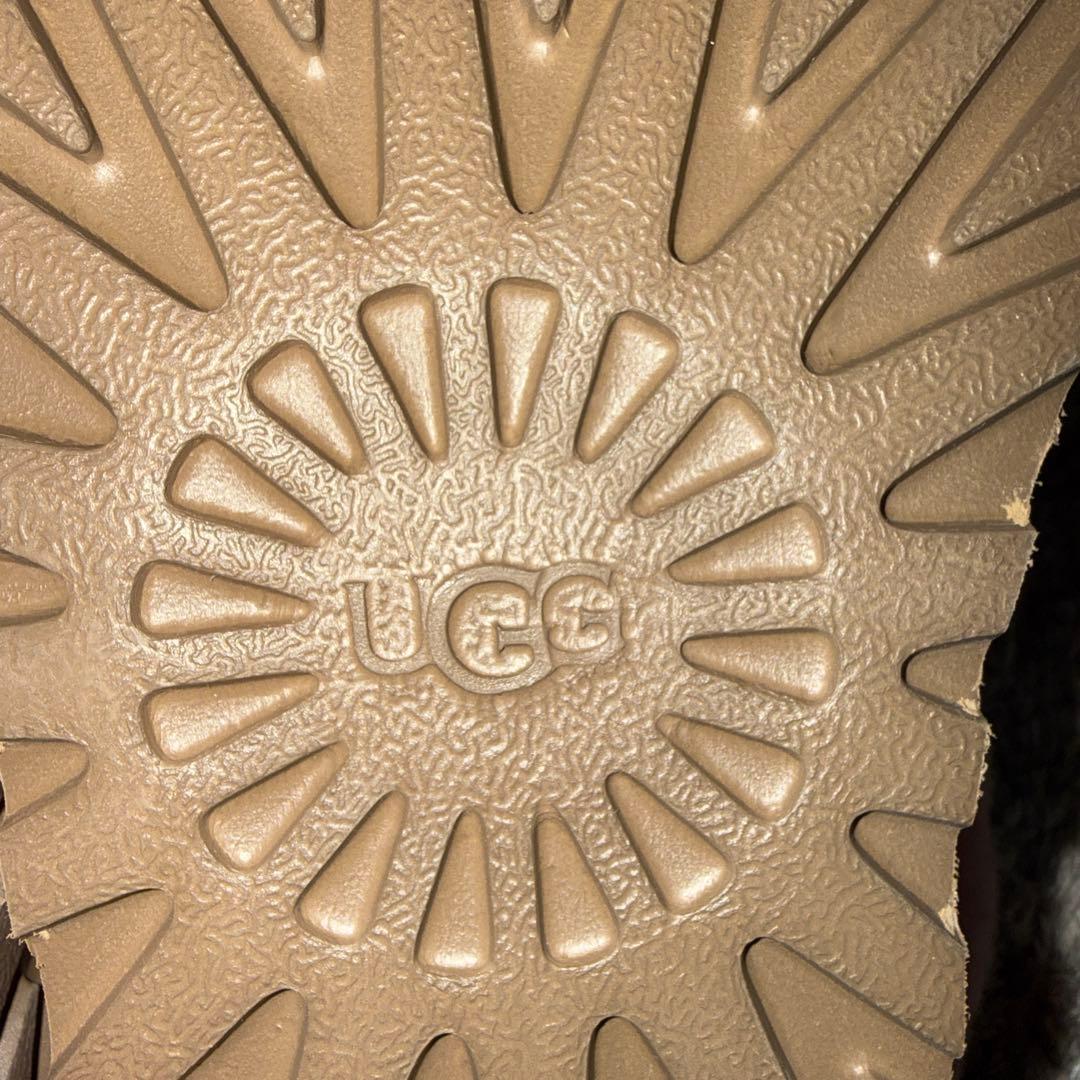 UGG ピンクのムートンサンダル　未使用　サイズ39 25cm