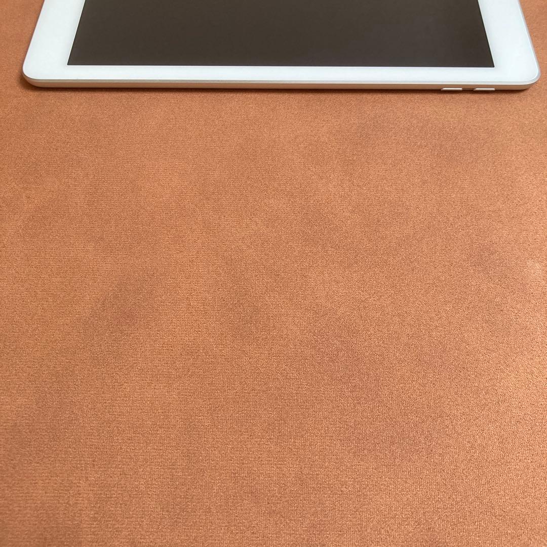852 美品☆電池ほぼ新品☆iPad6 第6世代 32GB WIFIモデル☆