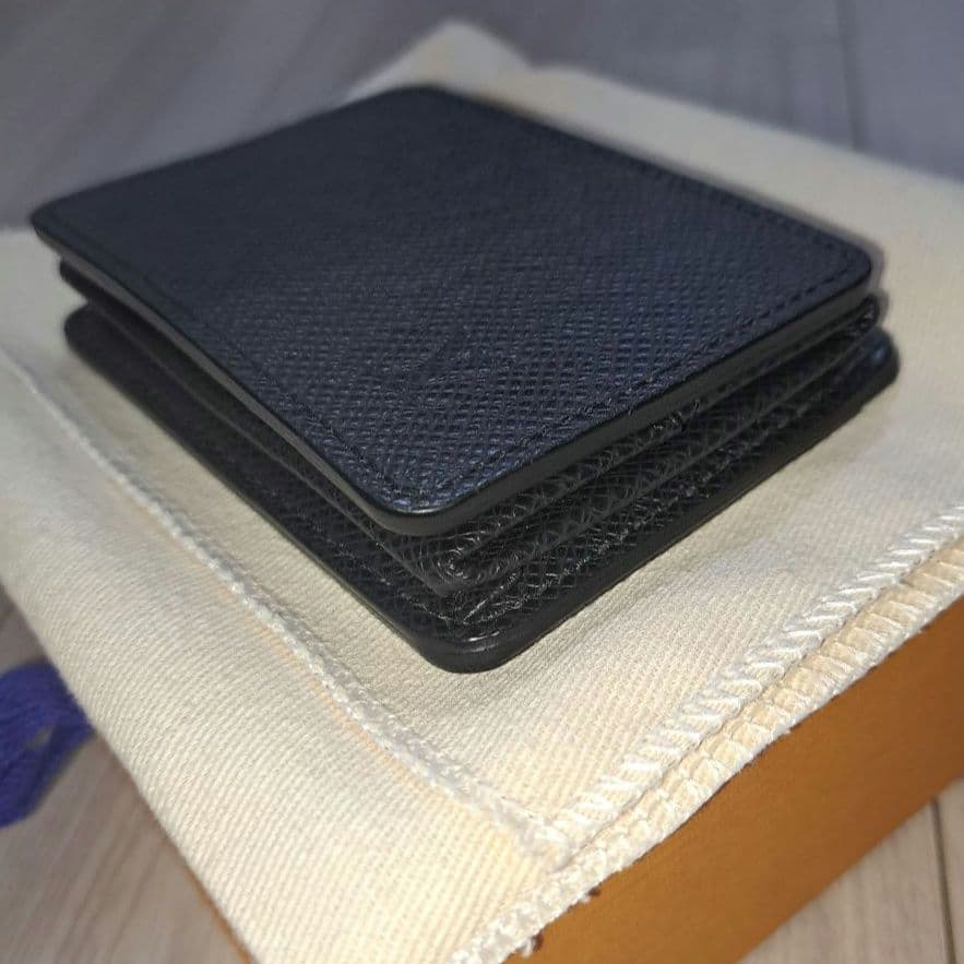 LOUIS VUITTON エピ ケース タイガ.ライン ブラック