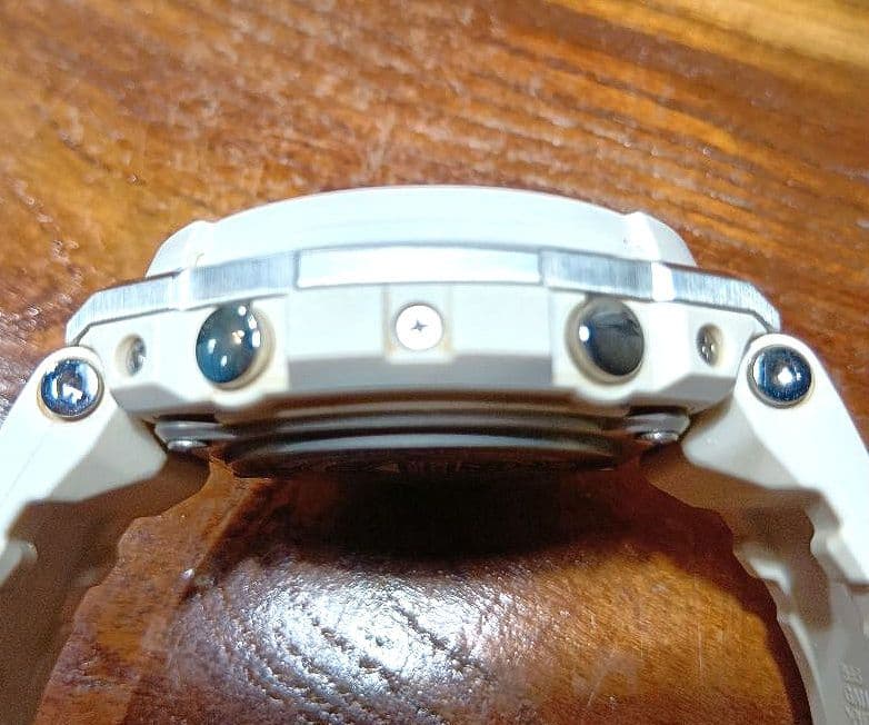 カシオ　G-SHOCK GST-W300 -7AJF　ホワイト　箱ごとメルカリ便