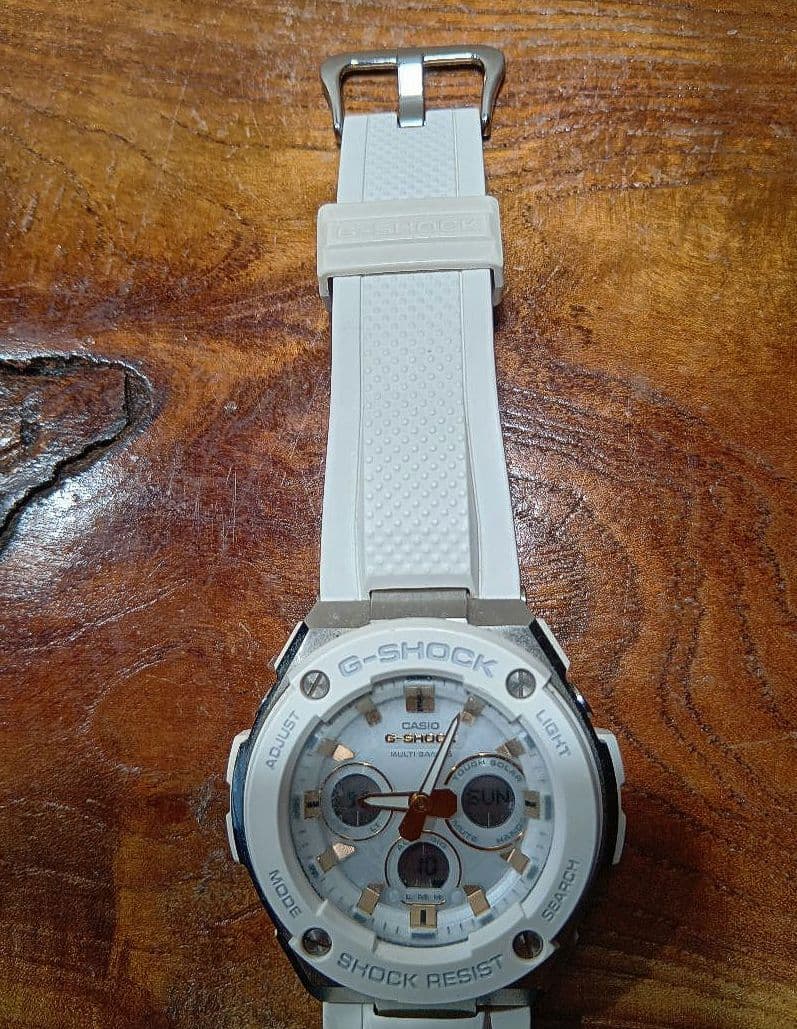 カシオ　G-SHOCK GST-W300 -7AJF　ホワイト　箱ごとメルカリ便