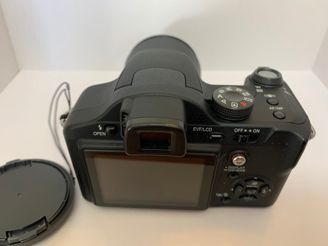 Panasonic DMC-FZ7 デジタルカメラ　プロテクターフィルター付