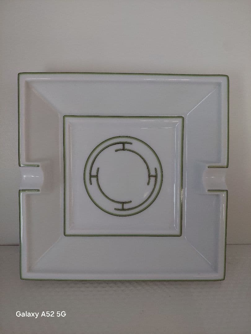 HERMES　リズム　ホワイトとグリーンの置き型灰皿