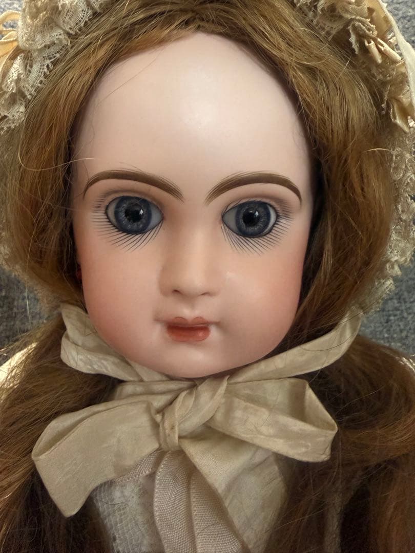 m*i様 PARIS アンティークビスクドール 青い目 白いドレス