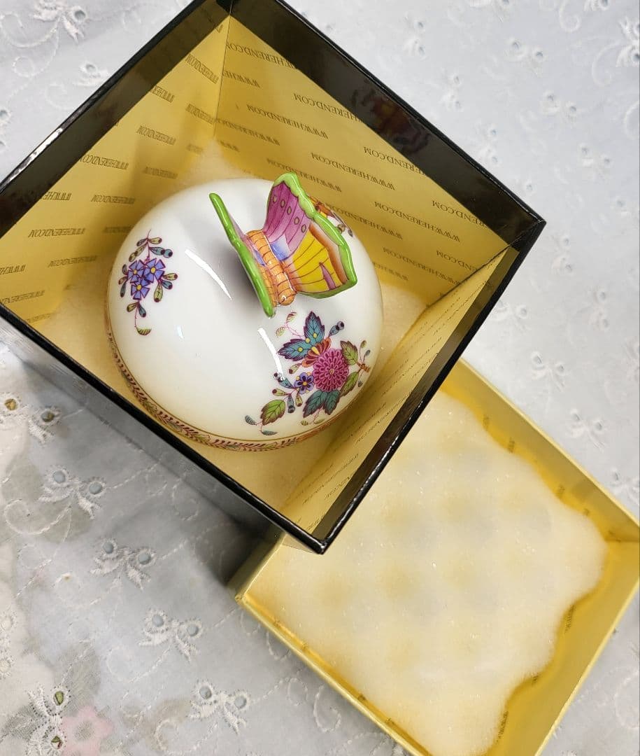 未使用近✨ヘレンド アポニーフラワー 蝶 小物入れ ボンボン入れ 箱