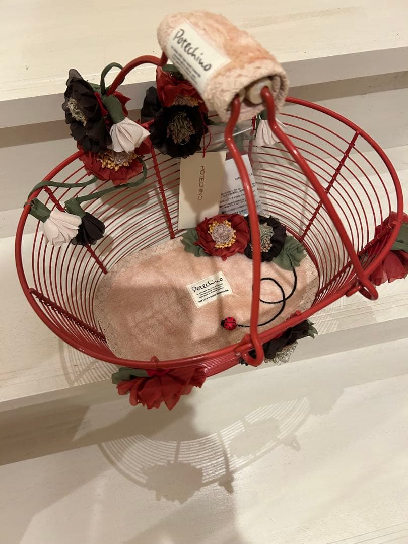 POTECCHINO ポテチーノ赤い花飾り付きかごバッグ