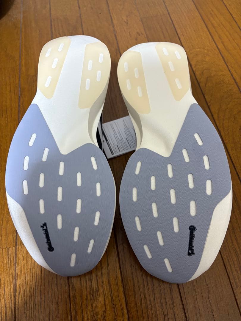 【新品正規品】早い者勝ち！大特価！アディゼロEVO SL 26.0cm