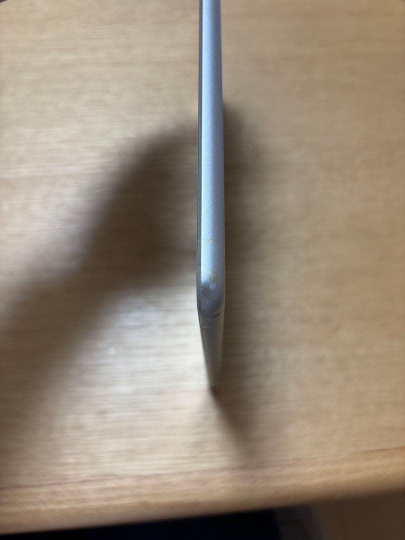 Apple iPad シルバー 本体とカバー付き