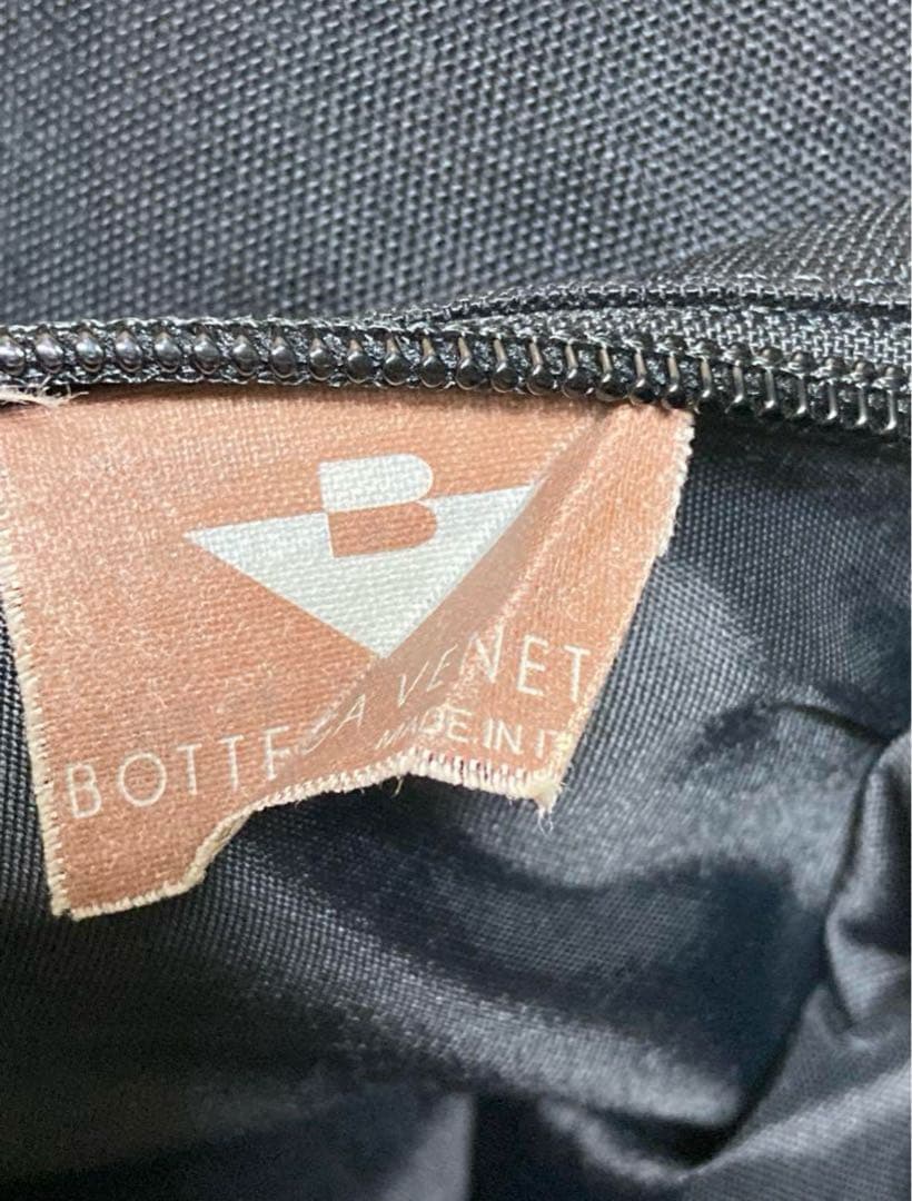 美品　ボッテガヴェネタ　黒色　キャンバス　メッセンジャーバッグ　ショルダーバッグ