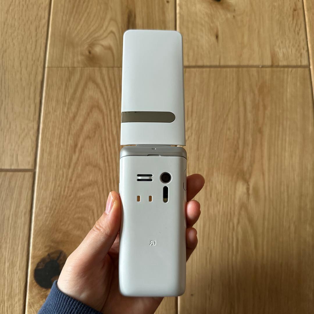 携帯電話本体 au GRATINA