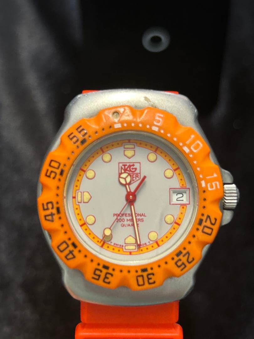 オレンジラバーベルトクォーツ時計 300m防水