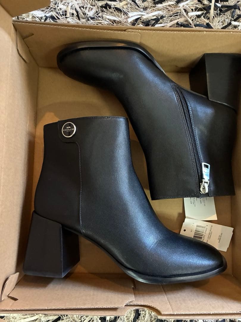 セール中⭐︎新品　COACH　コーチ　本革ブーツ　黒