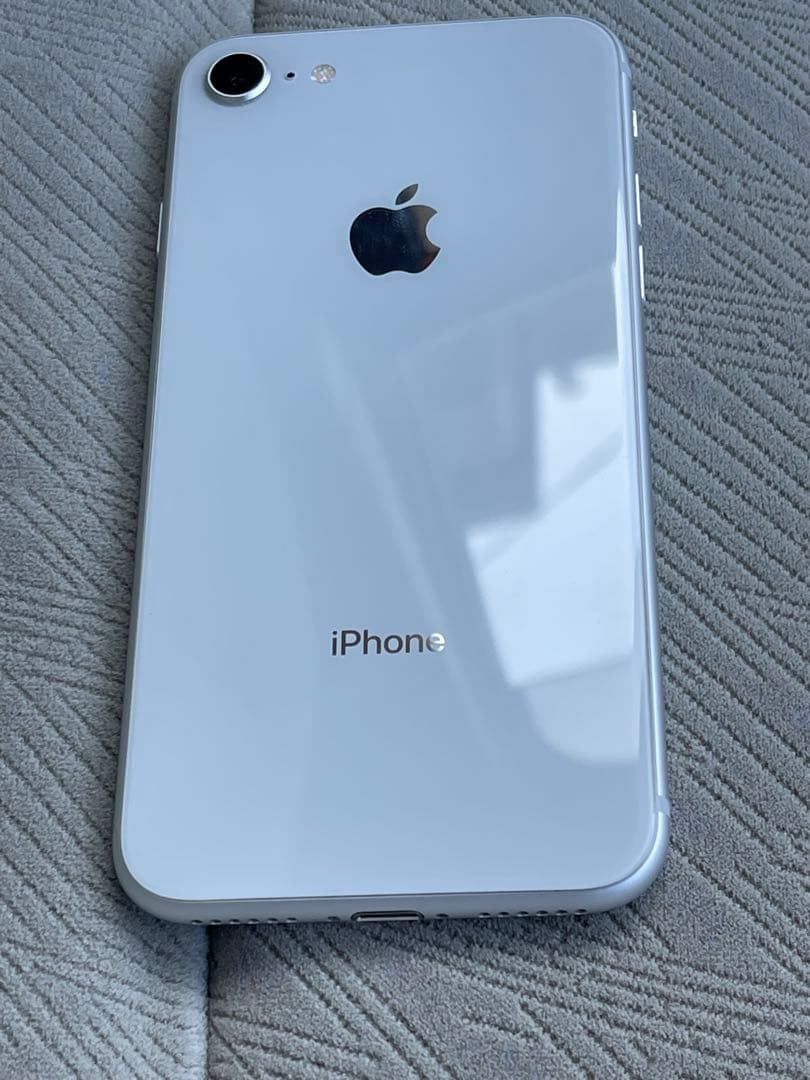 iPhone 8 シルバー 本体 匿名発送バッテリー最大容量86% SIMフリー