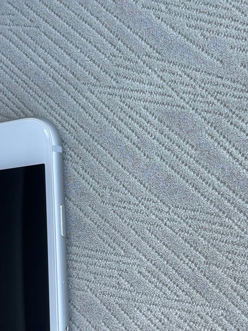 iPhone 8 シルバー 本体 匿名発送バッテリー最大容量86% SIMフリー