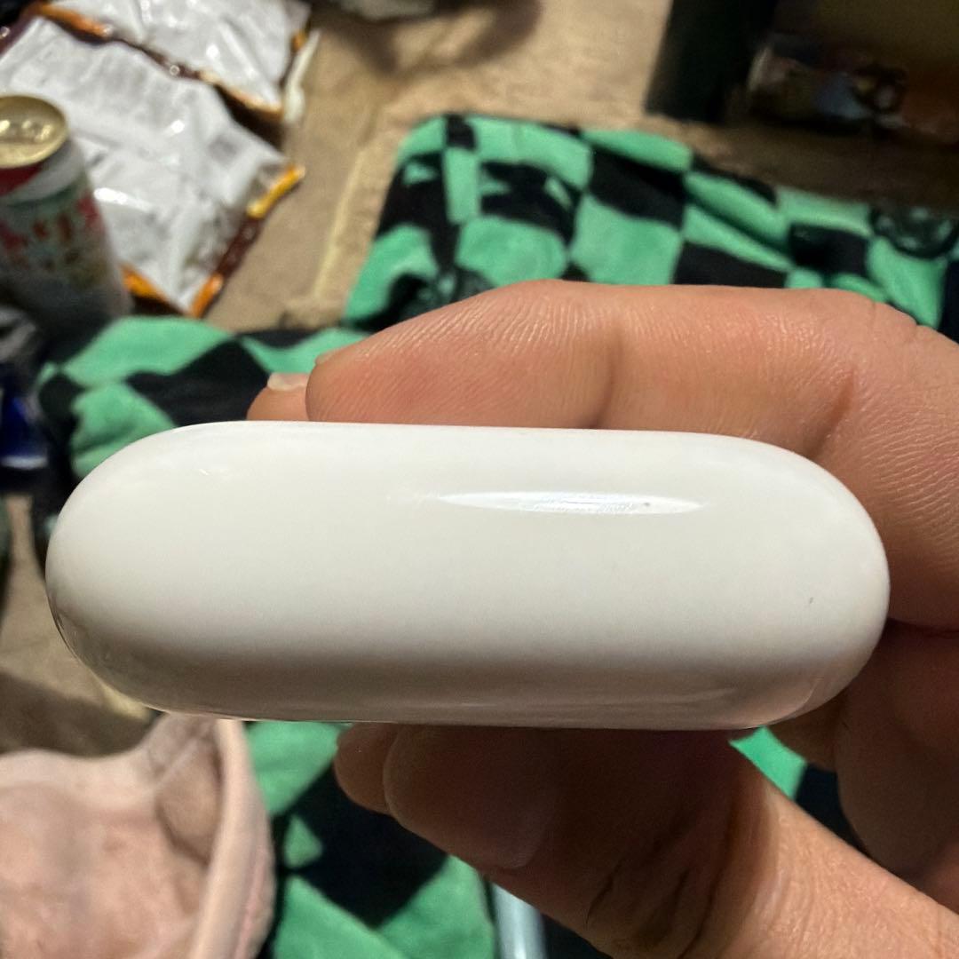 AirPods Pro3本体 、ケースに目立つ傷あり。正常に使用可能