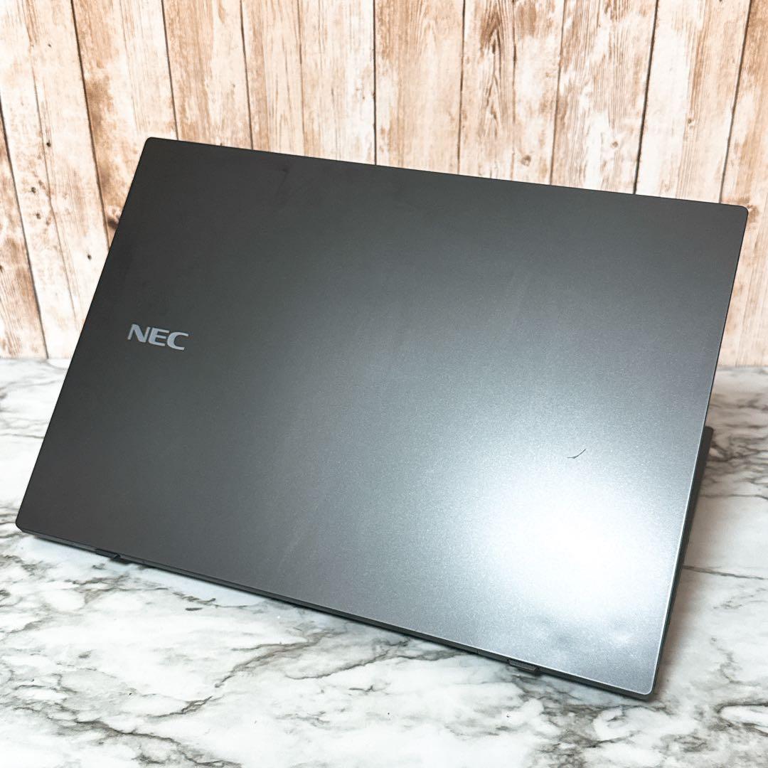 2022年製✨高性能i3＆爆速SSD/メモリ8GB✨カメラ付き 薄型パソコンPC