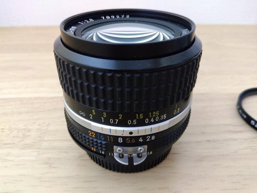 おまけ付きNIKKOR 24mm f/2.8 レンズ